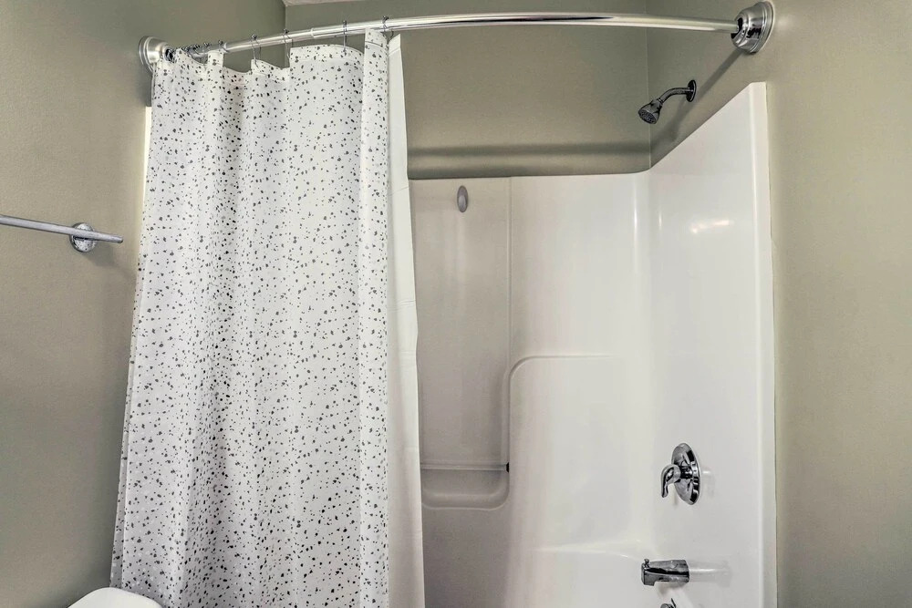 ~ 2 Mi to Downtown - Cozy Cleveland Unit