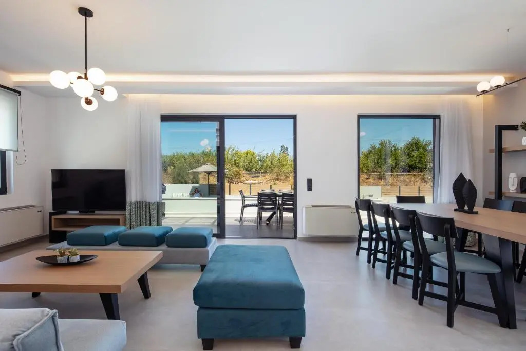 Sunnyside Villas, Just Steps to the Beach & Restaurants, By ThinkVilla