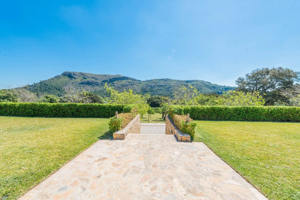 Son Simo Vell Pool & Vineyard Views