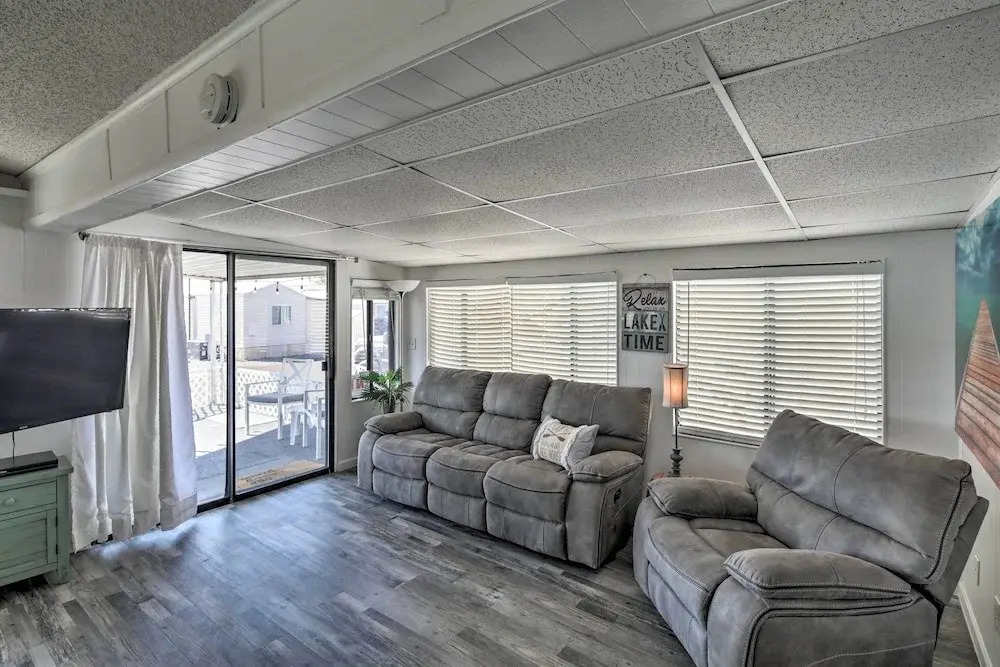 Lake Havasu Home w/ Resort Perks, Walk to Lake