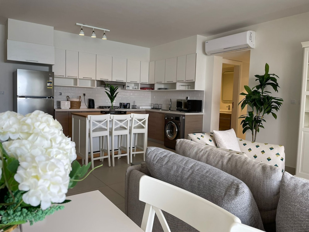 Chalet 3 Bedrooms LR - 404 in Marassi