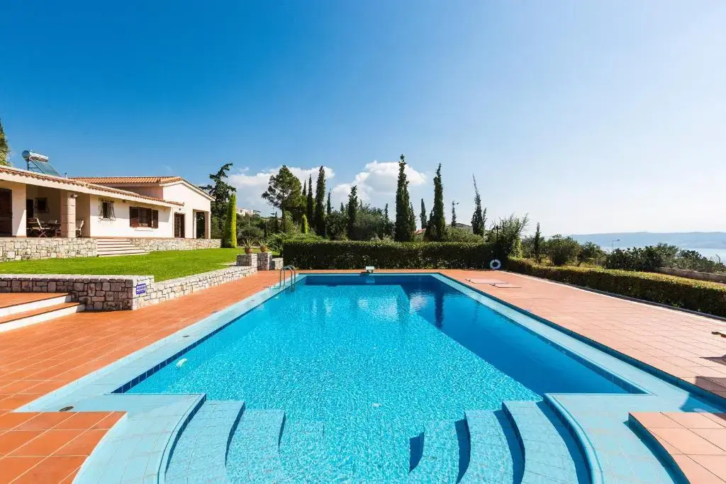 Villa Thealassa - Hanging Over the Sea by etouri