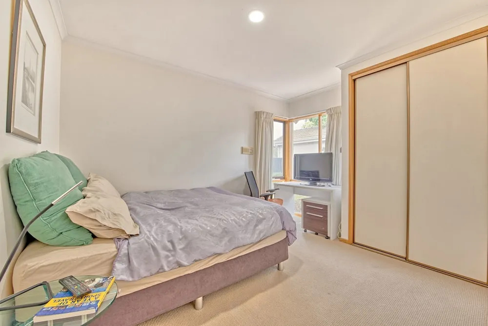 Spacious family home St Kilda