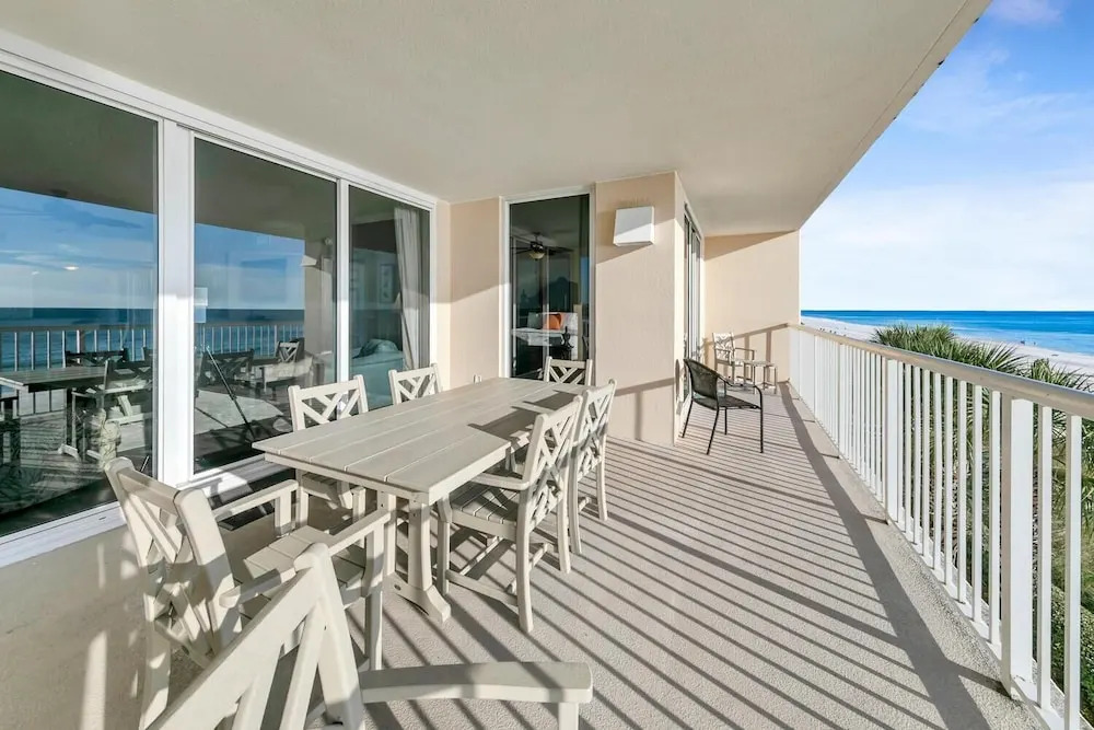 Majestic Beach Towers 1-301