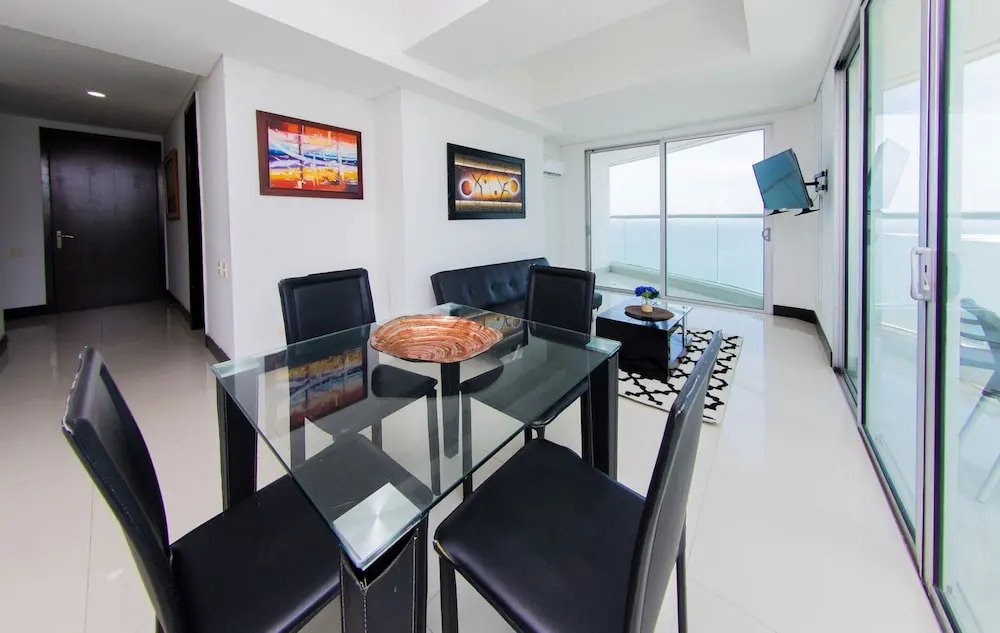 Dream Apartment, Facing the sea