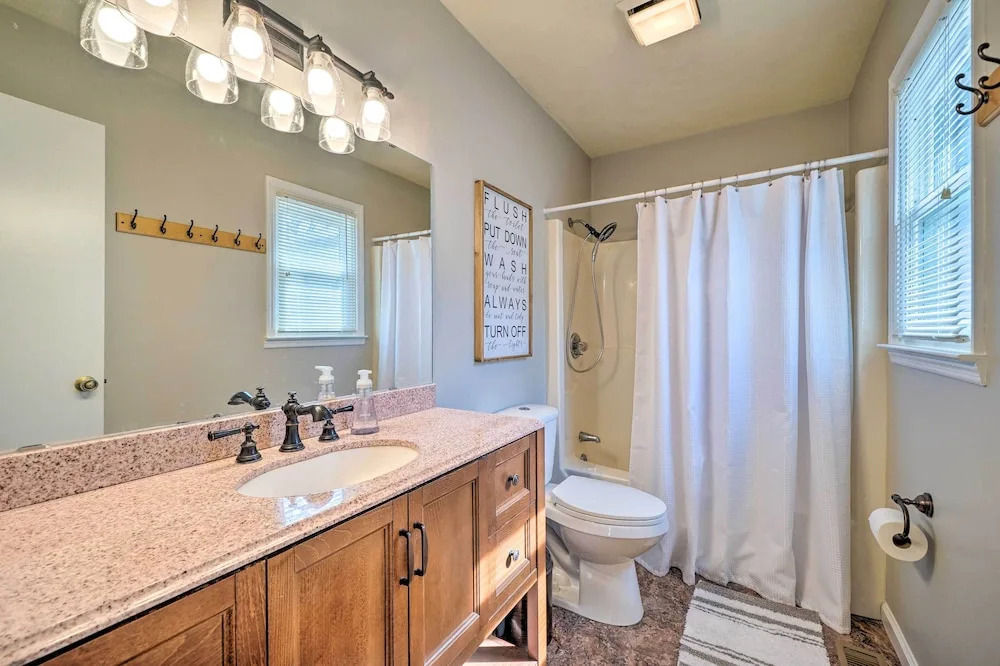 Oak Island Getaway w/ Yard - Walk to Beach!