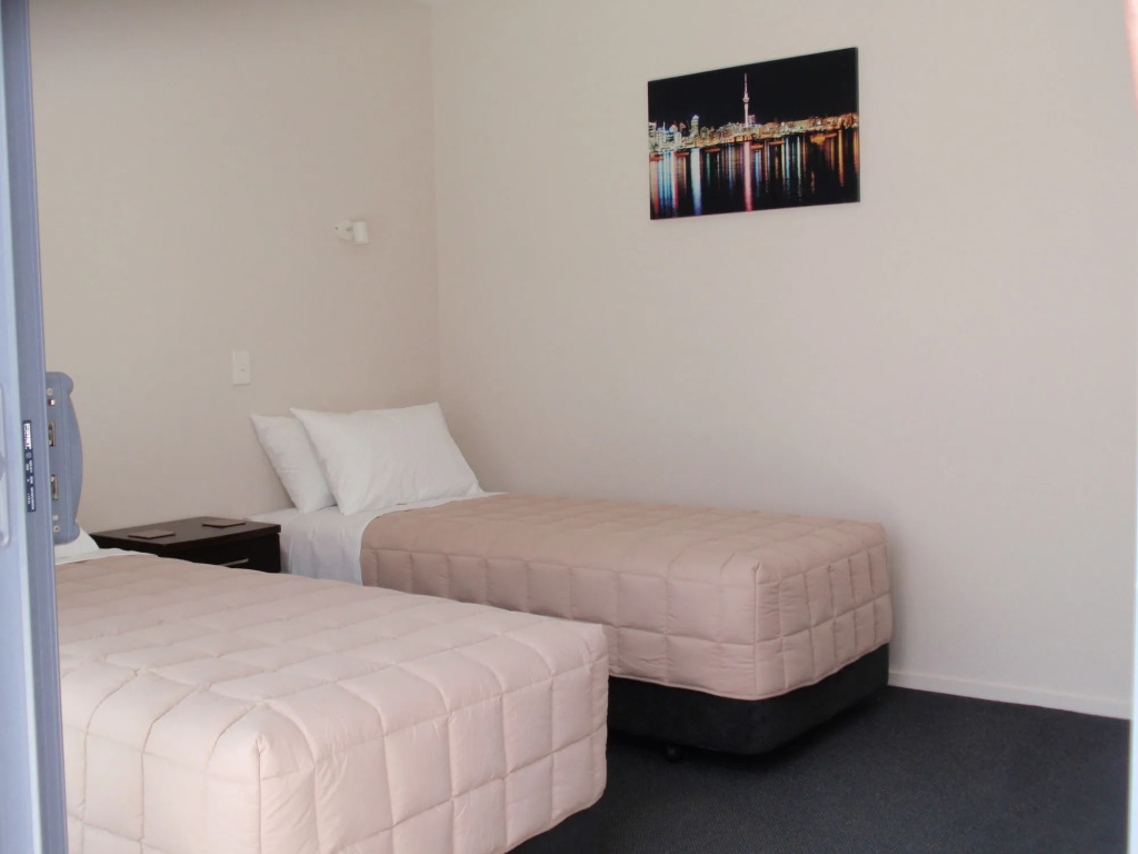 319 Addington Motel