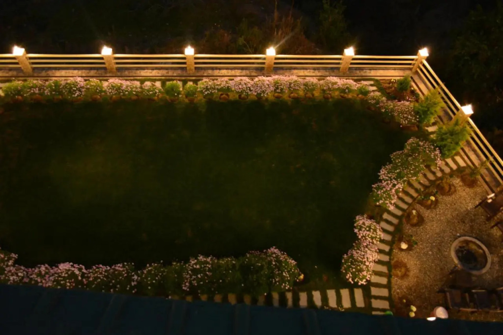 The Golden Peak, Hotel