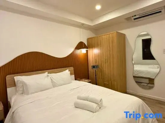 LYLAC Home Saigon NTMK - 2BR City Center Spacious Modern Townhouse Roof Terrace