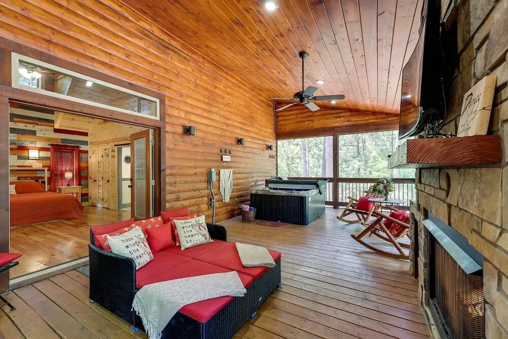 Broken Bow Cabin w/ Hot Tub & Outdoor Fireplace!