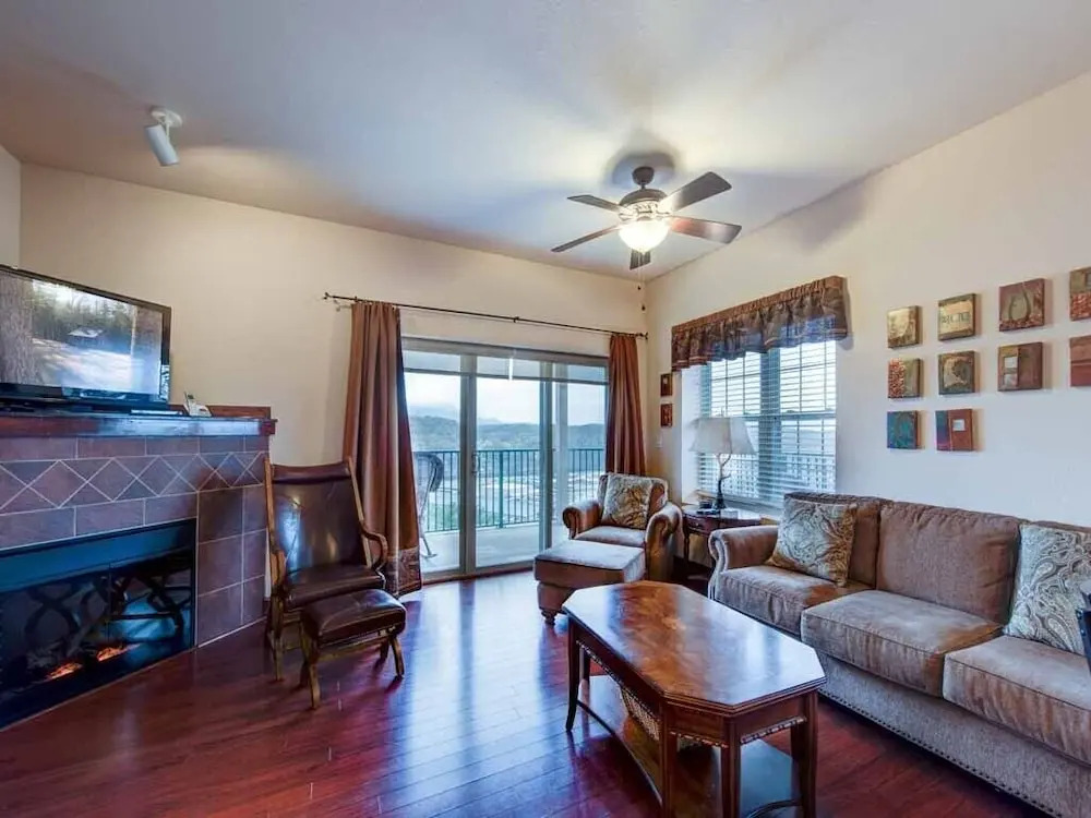 Pinnacle Condo 2 Bedroom Mountain View Home with Hot Tub