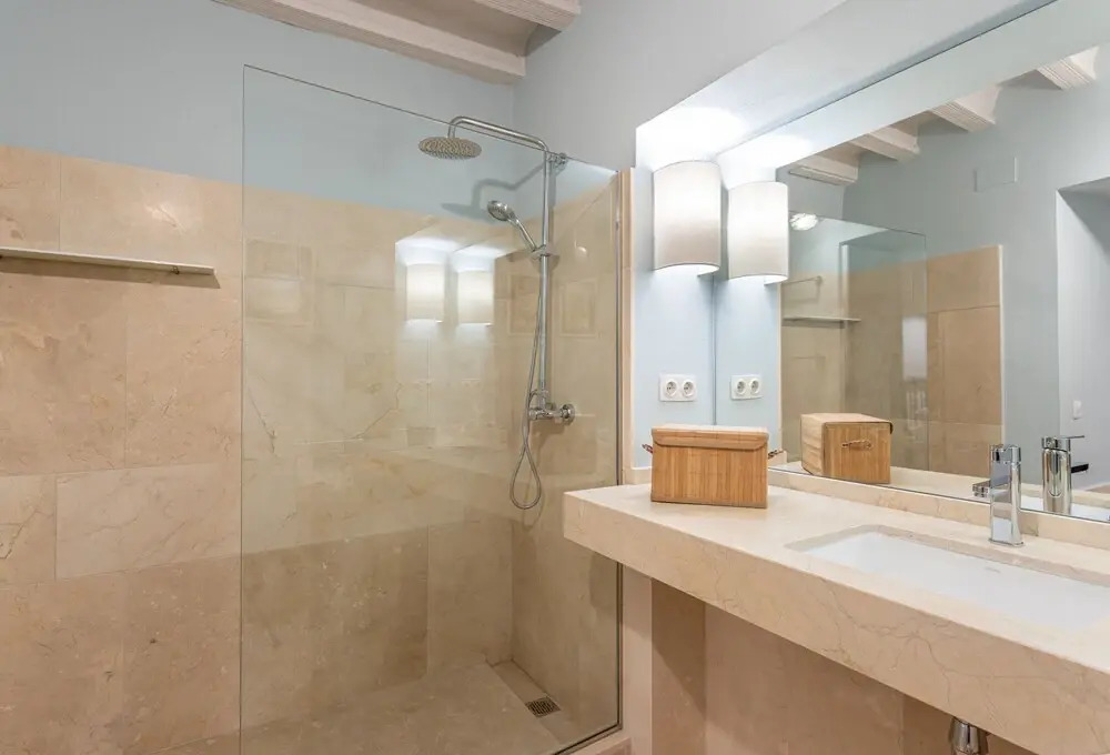 Modern Apartment 2 Bd & 2 Bth Near the Cathedral Catedral V