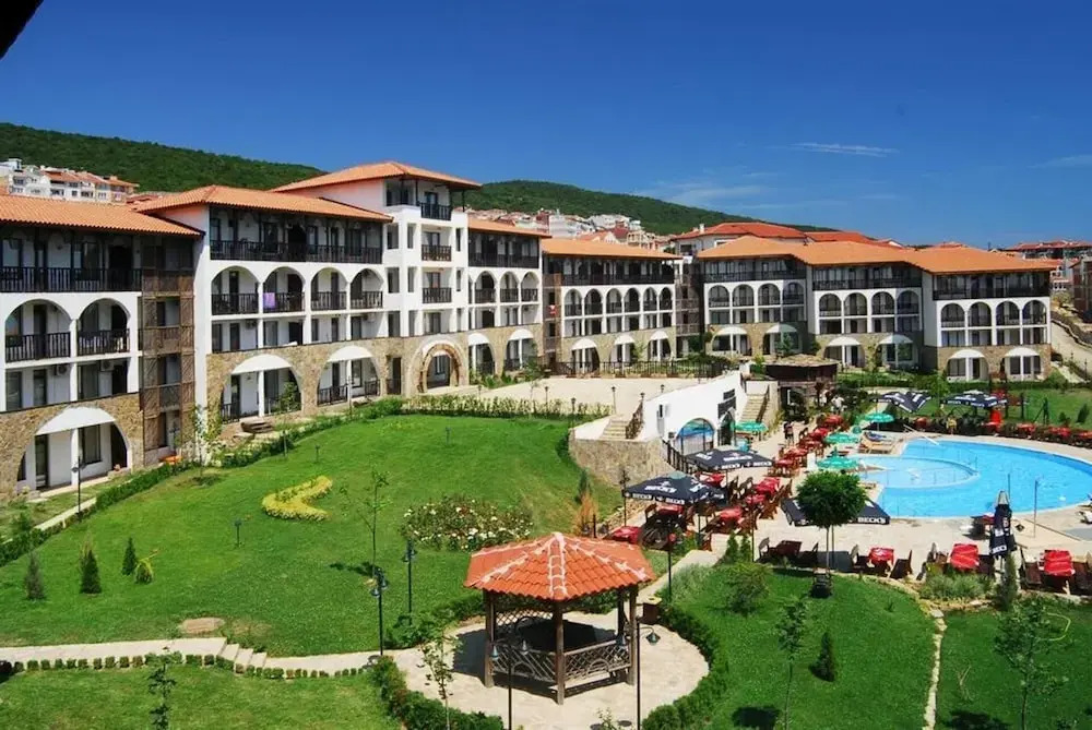 Sea View 2 bed Apartment With Pool