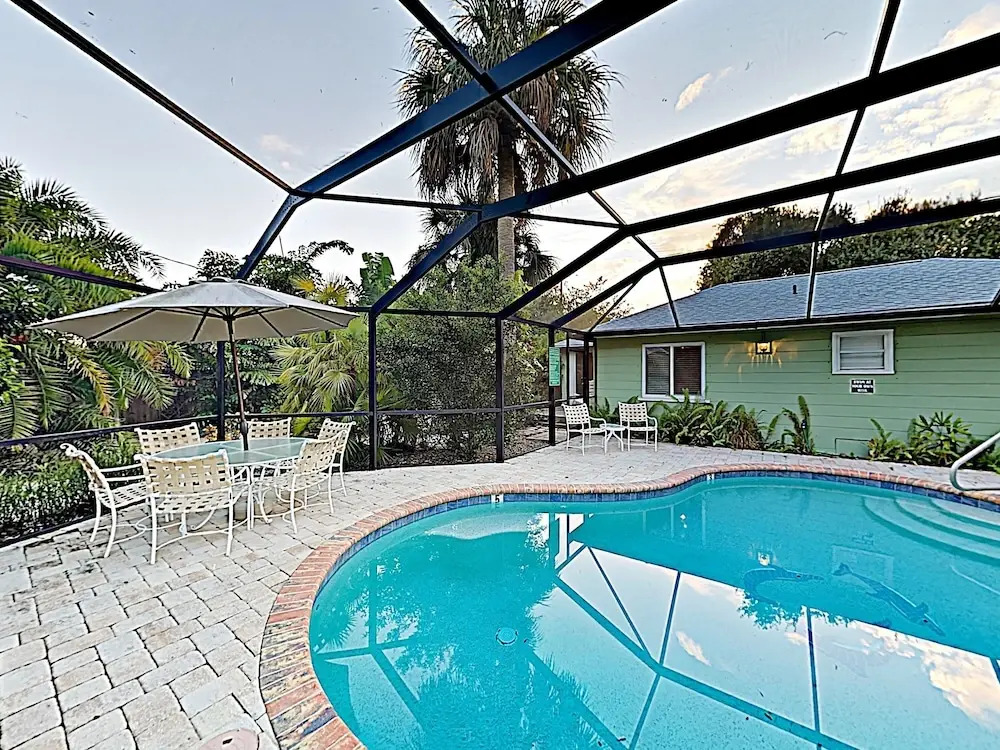 Tropical Oasis - 3 Minutes To Beach Home