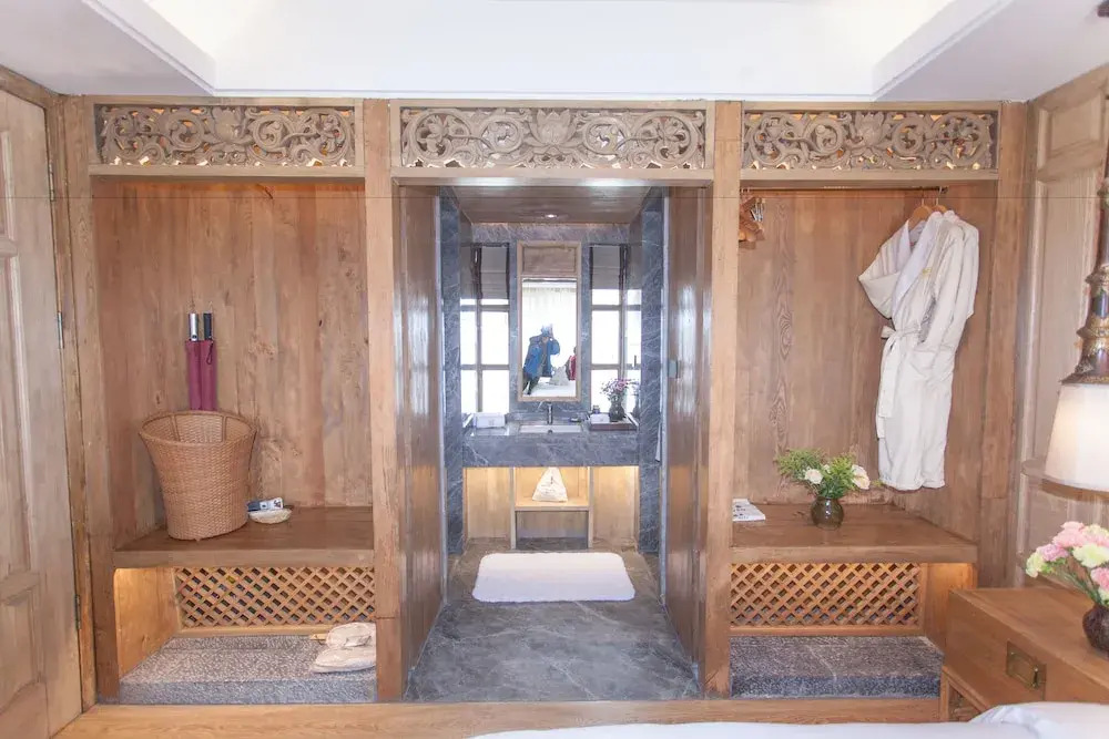Shangri-La Ganden Manor Hotel by Floral Lux