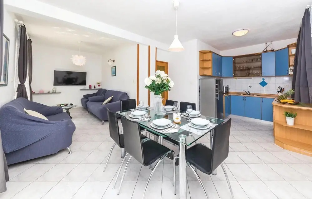 Beautiful Home in Poljica With Wifi and 3 Bedrooms