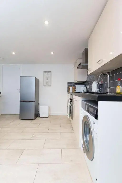 Am to Pm Apartments