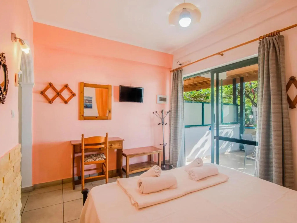 Cosy apartment in Mpenitses with terrace