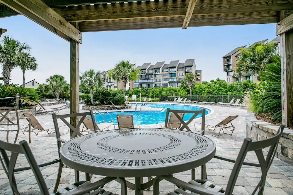 Ocean-view 4th-floor Condo With Balcony, Outdoor Pool & Central AC