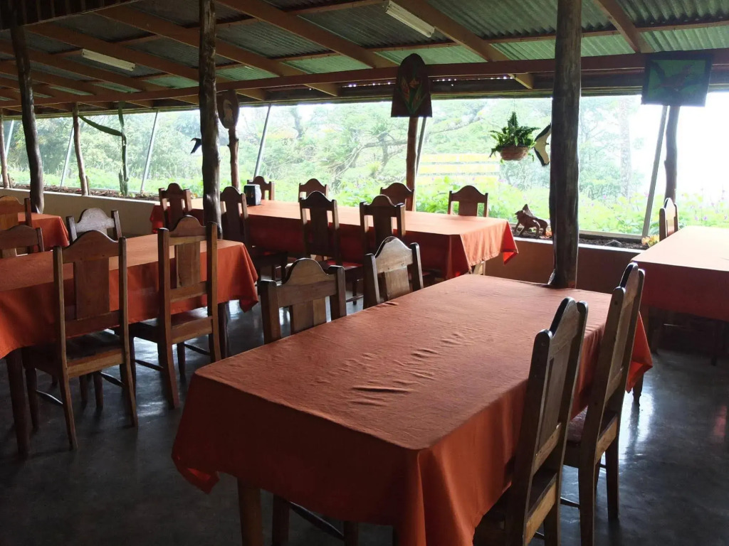 Hotel y Puentes Colgantes Heliconias Rainforest Lodge