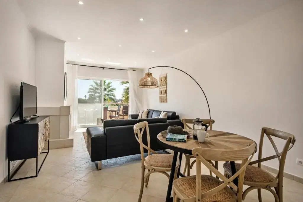Luxurious First Floor Apartment Sleeps 4