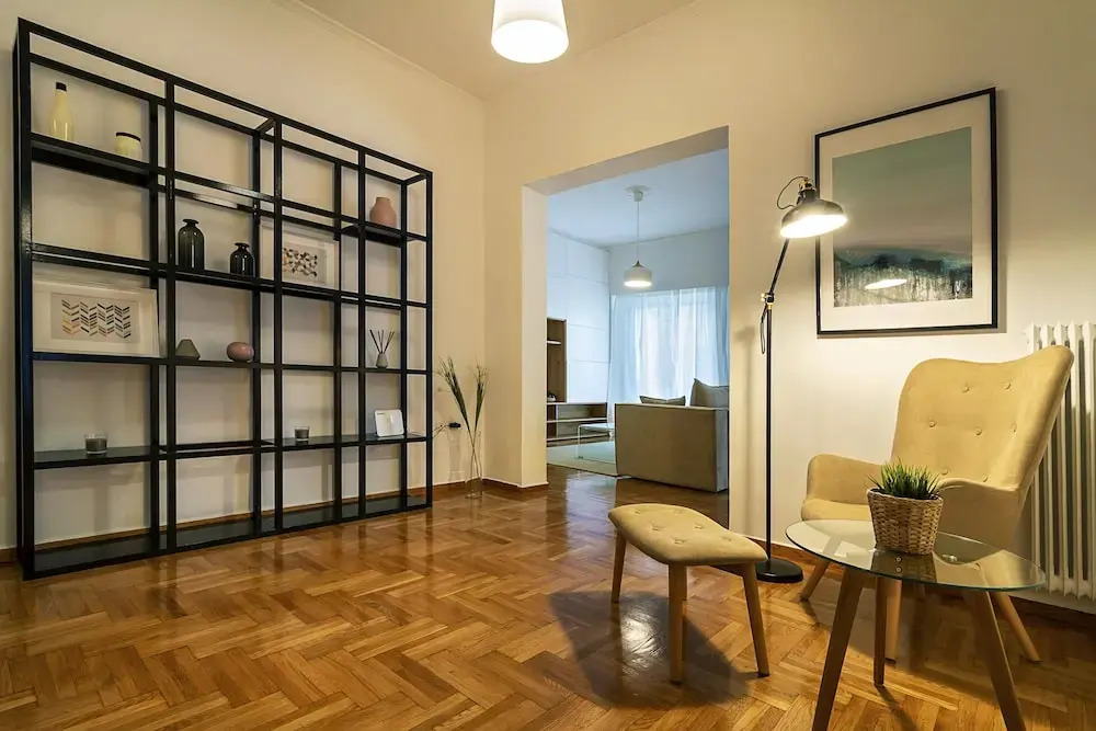 Elegant, spacious & minimalist aptm w/balcony