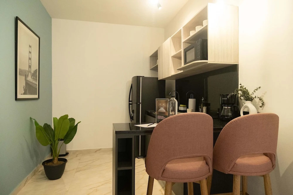 w Modern 3BR w AC Steps From Ciudad Amurallada