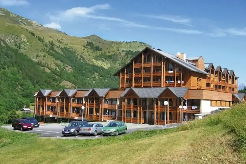 Spacious apartment with a view near the slopes of Valloire