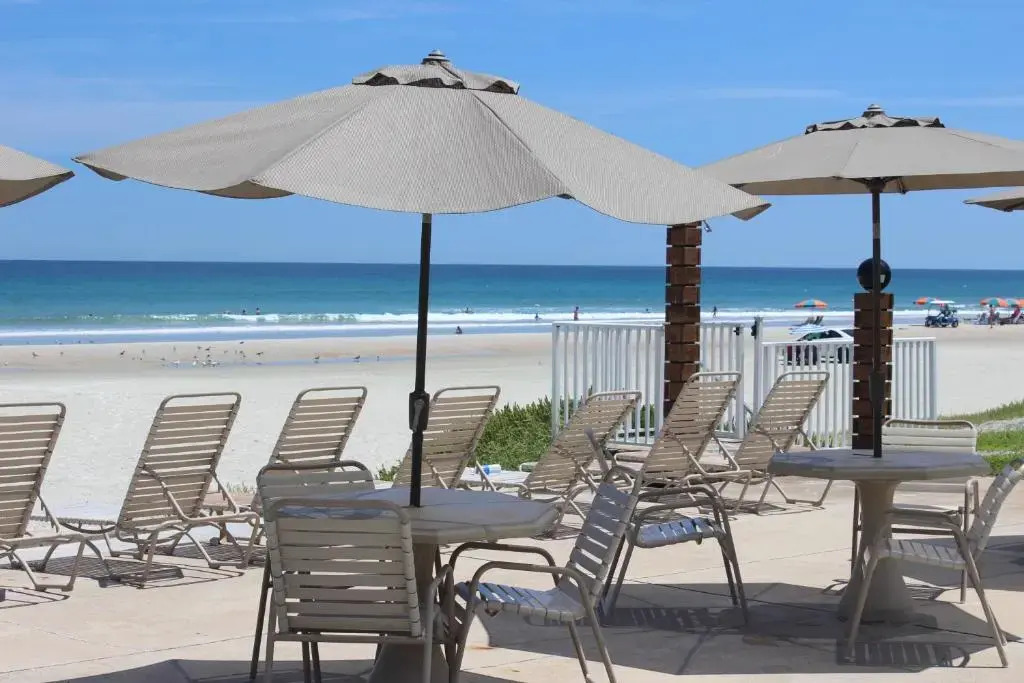 Shoreline Suites & Cabana Cottages - Beachfront