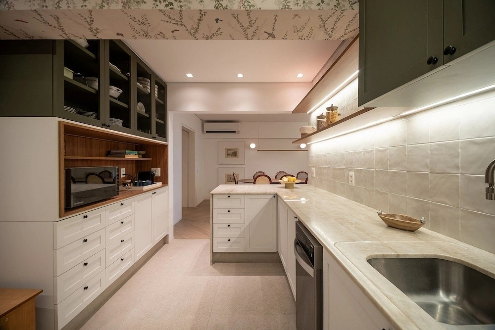 Av. Atlantica 5 Suites, Ocean View, Renovated