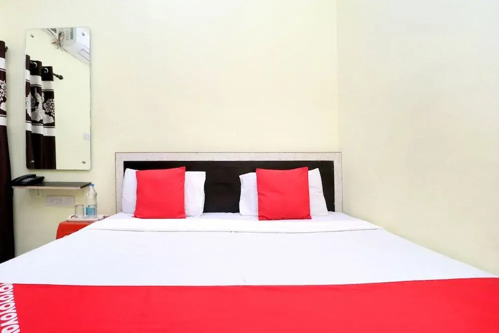 OYO 27650 Gian Residency