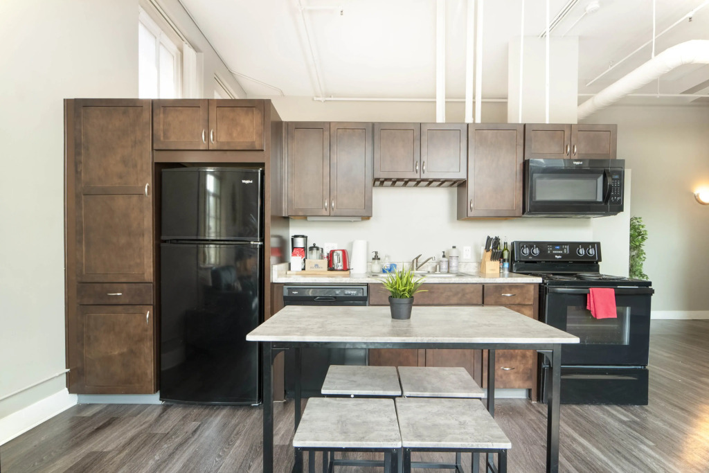 Loft Style Apt with Fast Wifi and Gym!