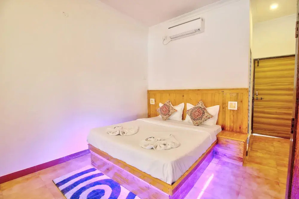 Hotel Pleasure Inn near Turtle Beach- Morjim