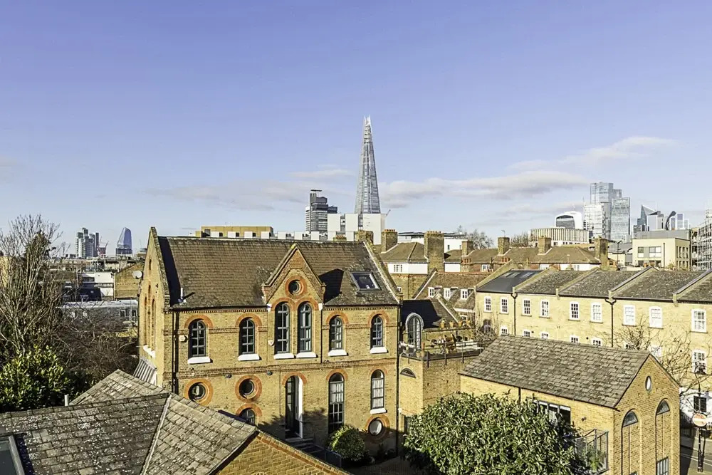 Bermondsey Bliss: Views, Comfort, and City Access!