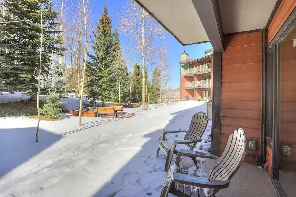 Ski-in Condo Steps From Downtown!! + Free Parking!