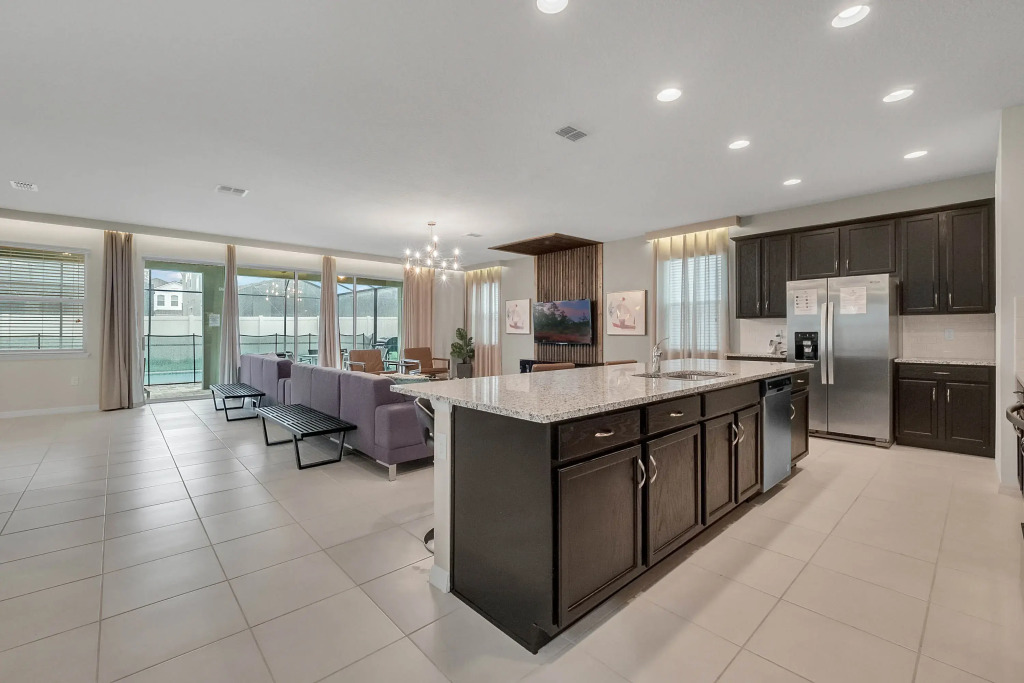 9 Bedrooms 6 Bathrooms Solara 9028 Fk