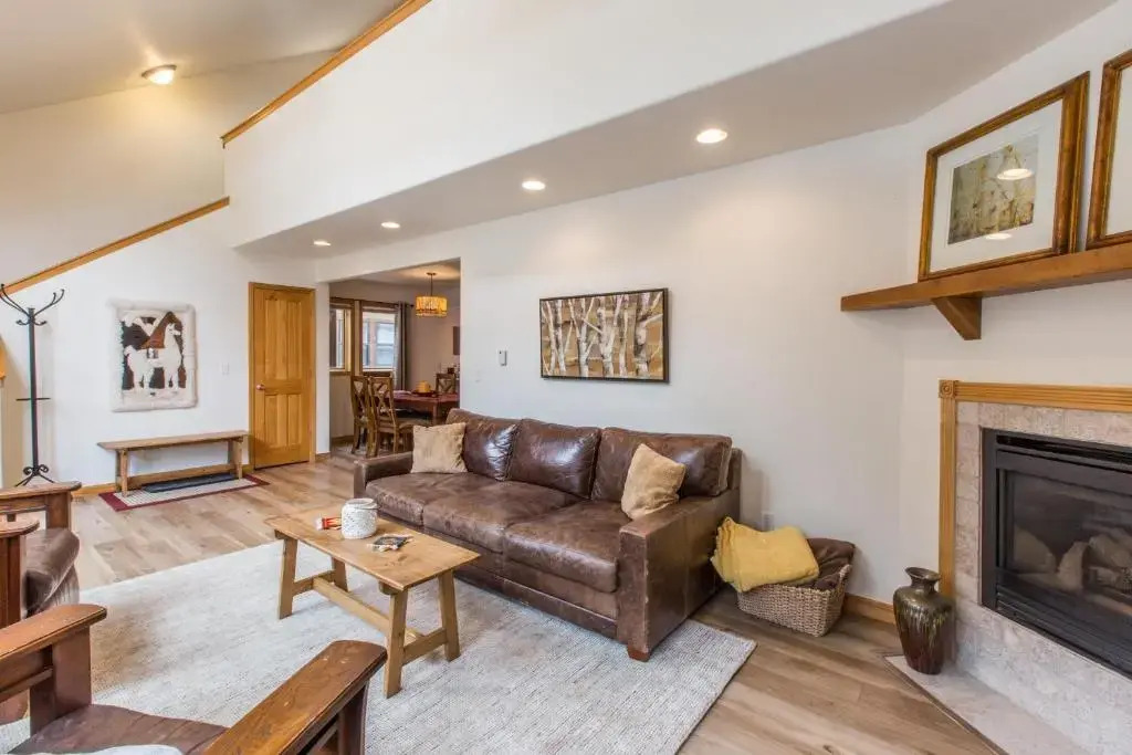 1490OAK Grandview Condo