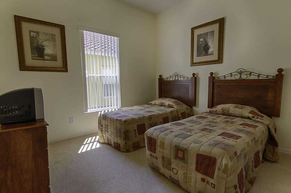 Tuscan Hills 4 bed / 3 bath home