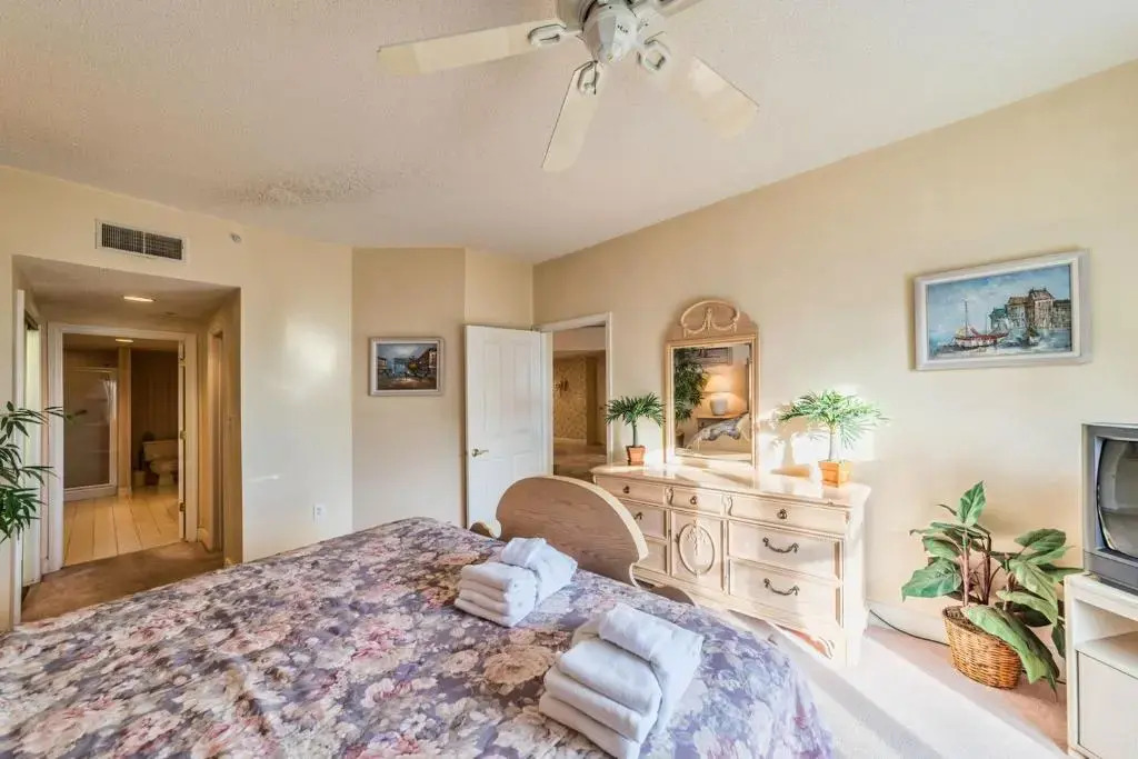 Hampton 6107, 2 Bedroom, Sleeps 6, Large Pool, Oceanfront View