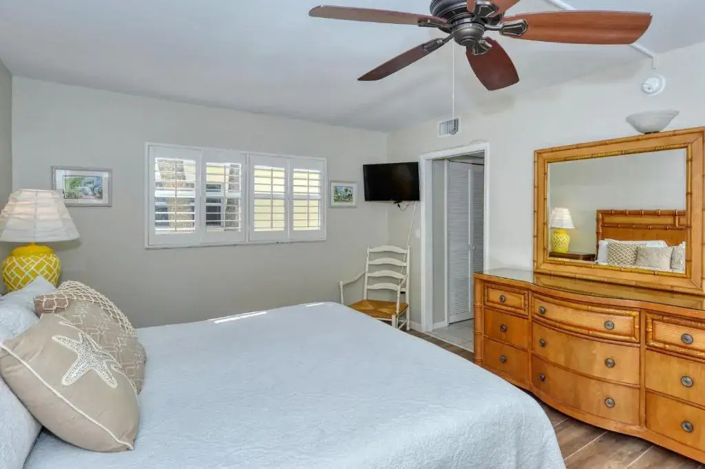 LaPlaya 205D Spectacular sunsets and sunbathing from your private Gulf front lanai or sundeck