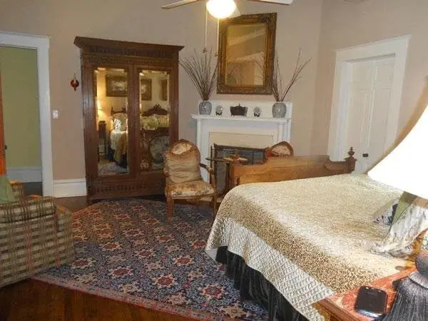 Boothe House Bed and Breakfast