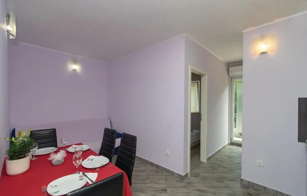 Beautiful Home in Trstenik With Wifi and 2 Bedrooms