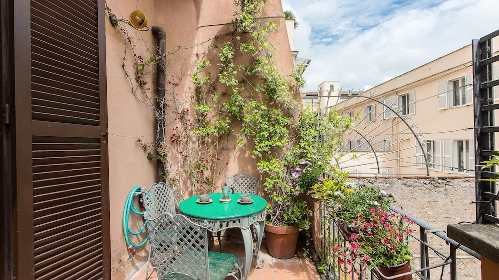 Rental in Rome Arco della Ciambella Penthouse