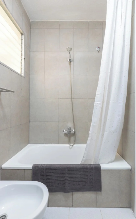 2-bedroom Apartment-close to Beaches and Center