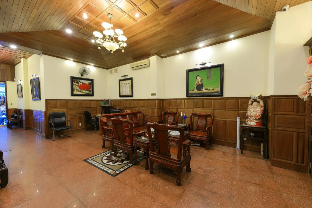 Lucky 2 Hotel & Travel