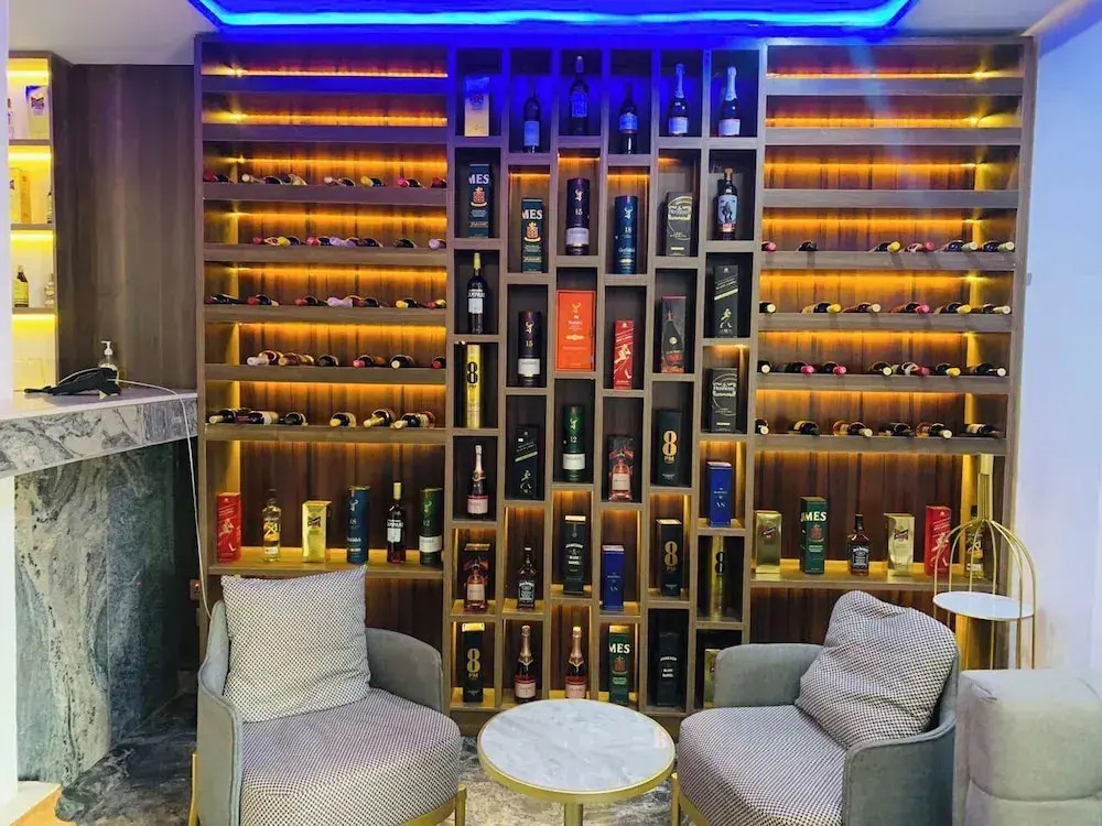 Lintoc Hotel & Suites Ltd