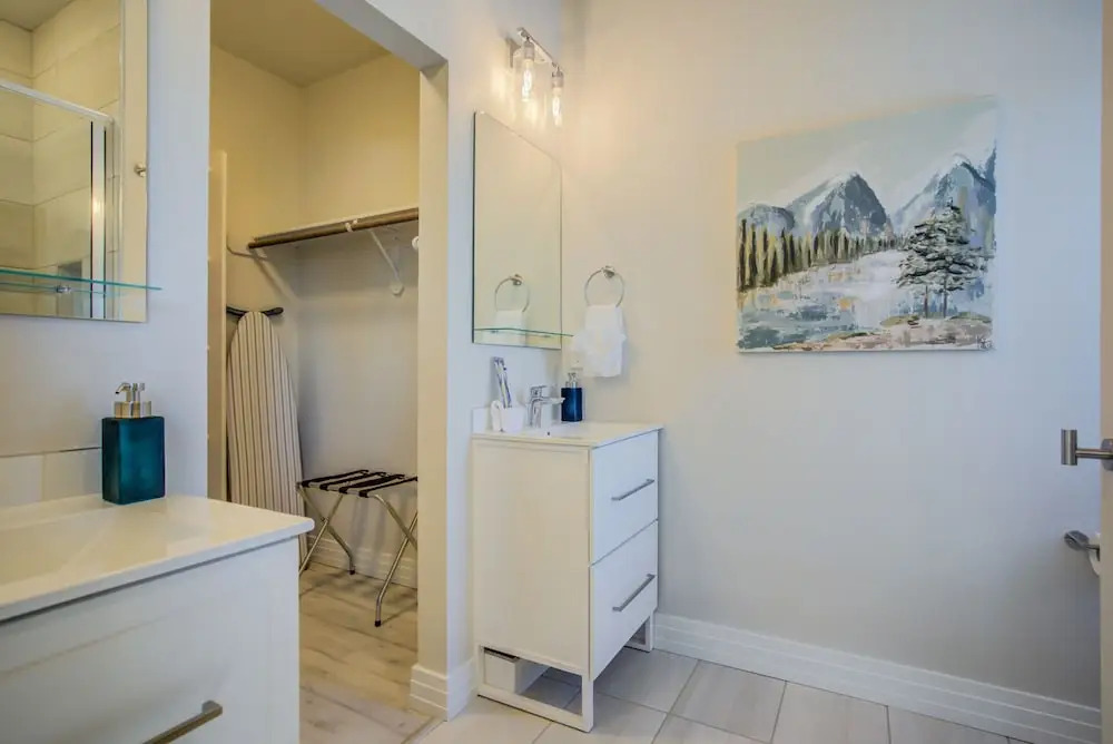 4BR Mnt Viewsmodern Urbanityrooftop Patio