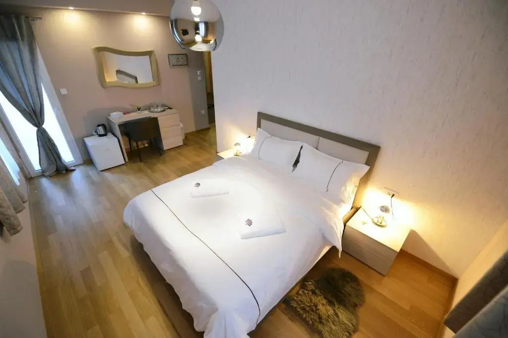 Tonio Rooms
