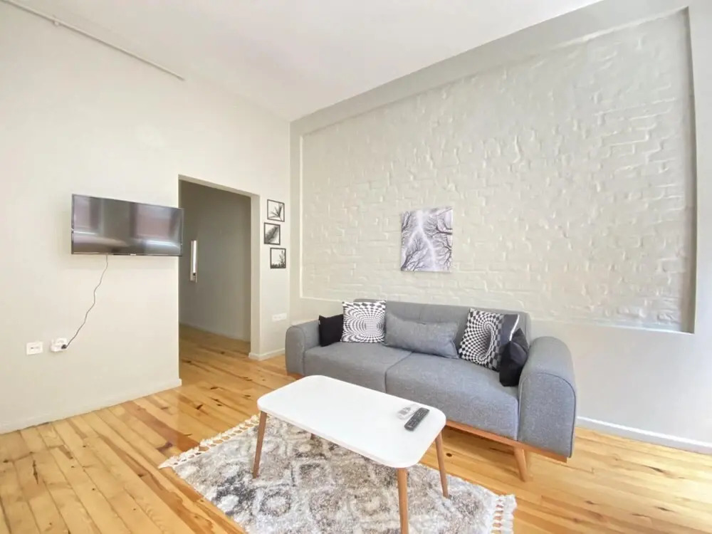 Flat With Balcony Near Flower Passage in Beyoglu