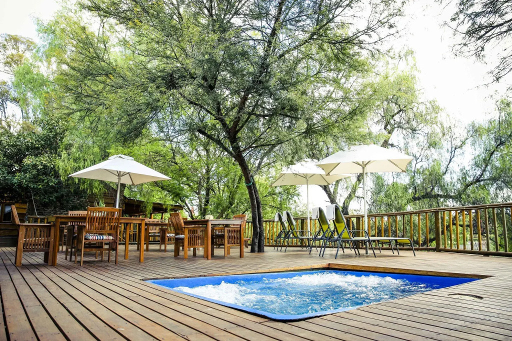 Riverside Guest Lodge